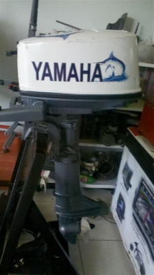 เครื่อง ยามาฮ่า 4แรงม้า 2จังหวะ หางสั้น 17นิ้ว 13500บาท