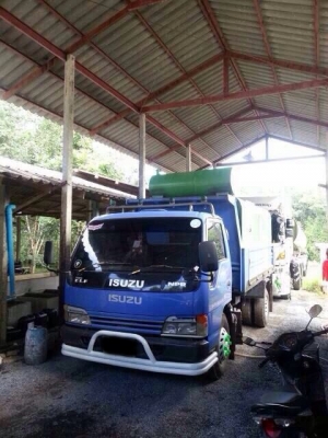 ขายรถ6ล้อดั้ม ISUZU  NPR เครื่อง 135 แรงม้า ปี 47 สนใจโทร 081-9701072