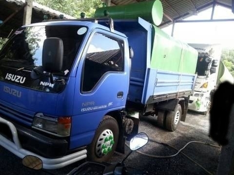 ขายรถ6ล้อดั้ม ISUZU  NPR เครื่อง 135 แรงม้า ปี 47 สนใจโทร 081-9701072