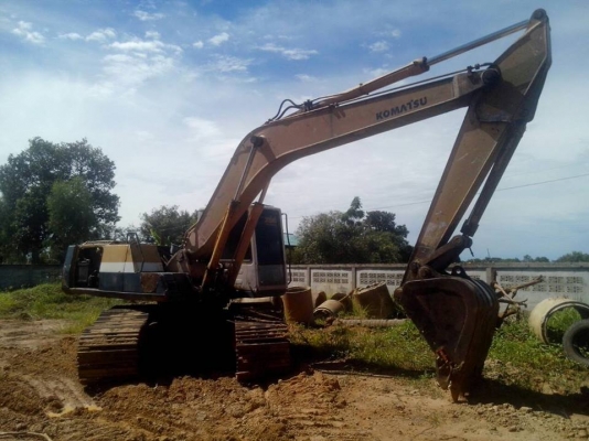 **590,000 บ.ต่อรอง**ขายแบคโฮ KOMATSU PC200-5 S.No.62496  คอนโทรลสั้น ไฟฟ้าครบ เครื่องเดิมปั้มเดิม แอร์มี เครื่อง KOMATSU 6สูบ เดิมๆแน่นๆ แรงดี แห้ง ไม่เยิ้ม ปั้มดีแรงดี ทำงานดี เร็วดี บูมอาร์มดีสวยไม่ปะไม่ดาม บุ้งกี๋ดีไม่ผุ บูท/สลัก ดี แน่นดี เอวดี แน่น ไ
