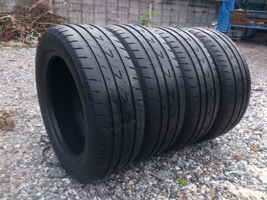 ขายยางบริสโตน Ecopia EP200  205/55R16 ยางสัปดาห์ที่41ปี13 ดอกยางสดนิ่มลึกเท่ากันไม่แตกลายไม่ร้าวไม่กินข้างดอกเต็ม(สภาพยาง95\%)ใช้งานน้อยมาก จำนวน 1 ชุด