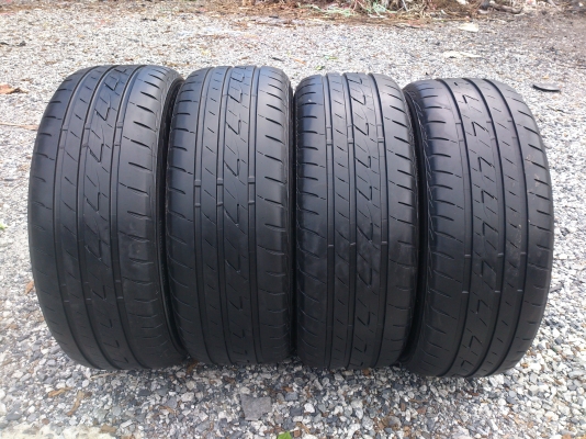 ขายยางบริสโตน Ecopia EP200  205/55R16 ยางสัปดาห์ที่41ปี13 ดอกยางสดนิ่มลึกเท่ากันไม่แตกลายไม่ร้าวไม่กินข้างดอกเต็ม(สภาพยาง95\%)ใช้งานน้อยมาก จำนวน 1 ชุด