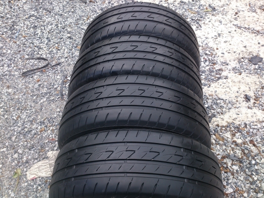 ขายยางบริสโตน Ecopia EP200  205/55R16 ยางสัปดาห์ที่41ปี13 ดอกยางสดนิ่มลึกเท่ากันไม่แตกลายไม่ร้าวไม่กินข้างดอกเต็ม(สภาพยาง95\%)ใช้งานน้อยมาก จำนวน 1 ชุด