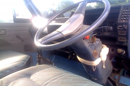 ***ขายแล้วครับขอบคุณ Truck2hand ขาย6ล้อประกอบมีหลังคาโดยสาร สภาพสวยๆ ISUZU NKR58L 4BB1-100HP ปี43 เครื่อง100แรงฝาดำ แน่นดีแรงดี เกียร์สั้นเข้าง่ายไม่มีหลุด ช่วงล่างเดิม5น็อต หน้า-หลัง คัสซีสวยไม่ปะไม่ดาม กระบะพื้นไม้4.30ม.มีหลังคาโดยสาร พื้นสวยข้างสวยไม่ม