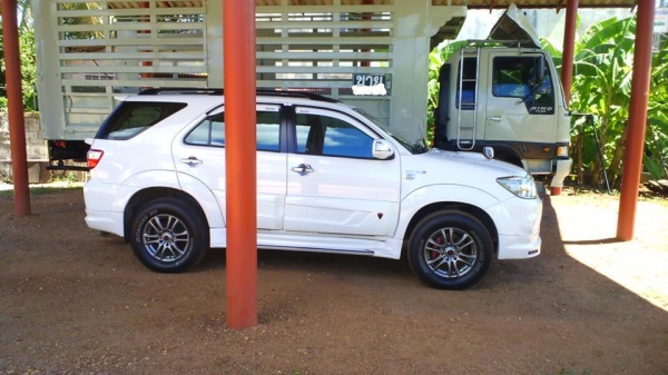 TOYOTA FORTUNER เครื่อง 3000 เกียร์ออโต้ รถปี 2013