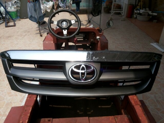 ขาย " กระจังหน้า Fortuner " ของแท้สภาพใหม่เอี่ยม  900  บาท