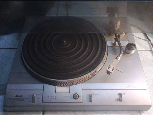 ขายเครื่องเล่นแผ่นเสียงของกาแลนซ์(อังกฤษ)กับakaiกับแผ่นเสียง