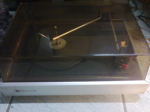 ขายเครื่องเล่นแผ่นเสียงของกาแลนซ์(อังกฤษ)กับakaiกับแผ่นเสียง