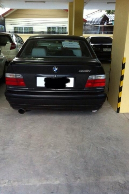 ขายรถ BMW 318i ปี37 สีดำเงาสภาพเดิมๆทั้งหมด รถเจ้าของรักษา รถสวยมาก ใช้น้อยมาก เครื่องเงียบมาก เกียร์ธรรมดา แอร์เย็นฉ่ำ ไม่เคยผ่านการติดแก๊ส พร้อมเล่มทะเบียนโอนและเอกสารครบชุด พร้อมใช้ ราคา 220,000.-บาท สนใจติดต่อ Gun Chiangmai 093-9319456