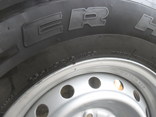 ล้อกะทะ 16นิ้ว 6รู พร้อมยาง 265/70R16ปี10 สวยๆ 4 ล้อ ราคา 5900 บาท