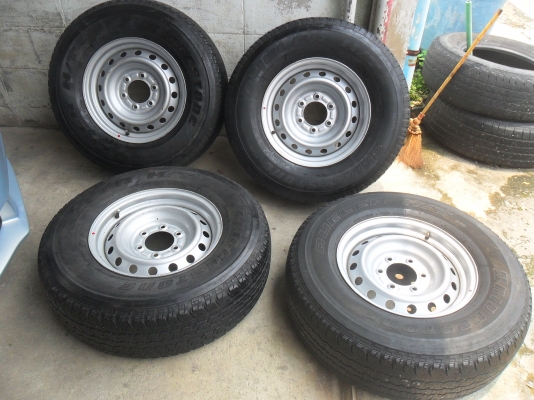 ล้อกะทะ 16นิ้ว 6รู พร้อมยาง 265/70R16ปี10 สวยๆ 4 ล้อ ราคา 5900 บาท