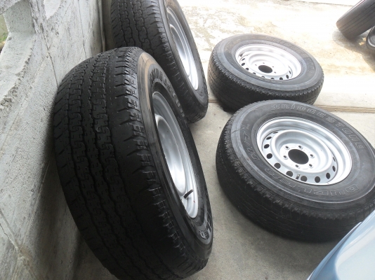 ล้อกะทะ 16นิ้ว 6รู พร้อมยาง 265/70R16ปี10 สวยๆ 4 ล้อ ราคา 5900 บาท