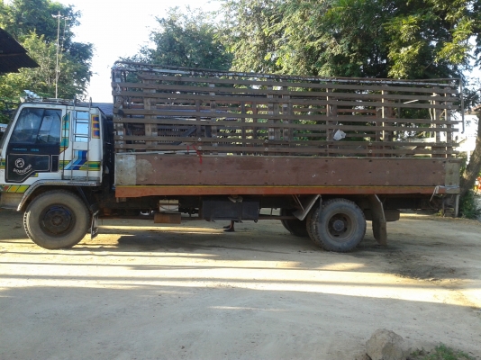 รถหกล้อสวยเครื่อง6bg1คันซีjbr500 พวงมาลัยพาวเวอร์เบรคจิพฟี่ยาว6.50เมตร