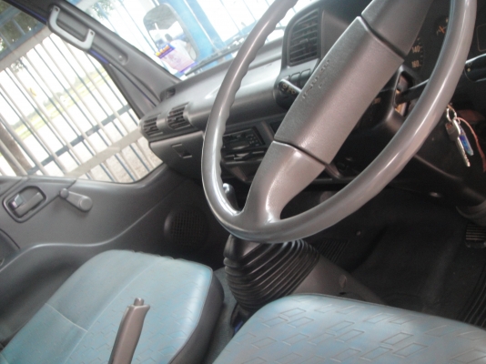 ISUZU  NKR เครื่องยนต์ 100 แรง เทอโบอินเตอร์ (รถห้าง)  พวงมาลัยเพาว์เวอร์ รถสวย สภาพดี