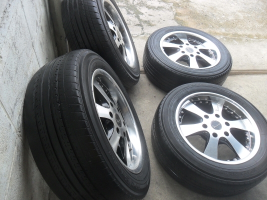 ล้อแม็ก 17นิ้ว 6รู พร้อมยาง 215/60R17 ปี10 สวยๆ 4 ล้อ ราคา 7800 บาท