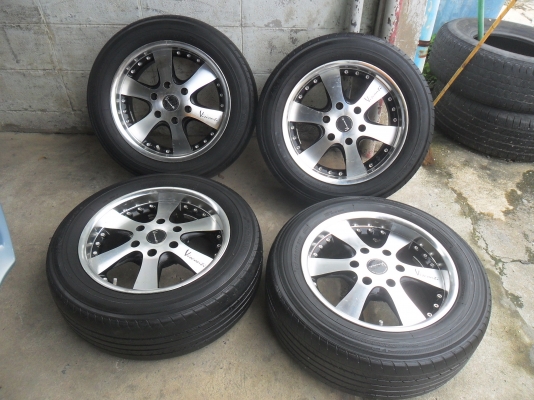 ล้อแม็ก 17นิ้ว 6รู พร้อมยาง 215/60R17 ปี10 สวยๆ 4 ล้อ ราคา 7800 บาท