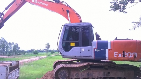 ฝากขายด่วน HITACHI EX200-2 พร้อมใช้งาน เอกสารชุดจดทะเบียน