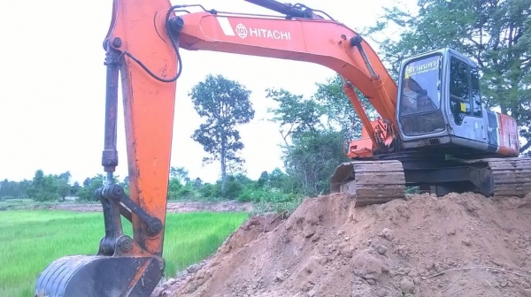 ฝากขายด่วน HITACHI EX200-2 พร้อมใช้งาน เอกสารชุดจดทะเบียน