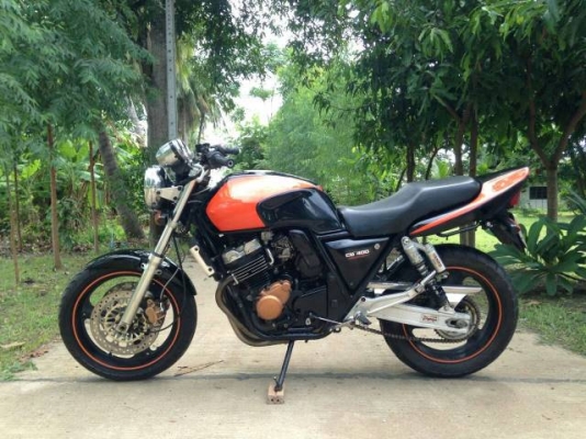 ขายCB400sf ปี95รถเสียภาษีสรรพสามิตรแล้วคับ สวยเครื่องดีเอกสารแท้พร้อมใช้ได้เลย  ราคา 59000 บาท