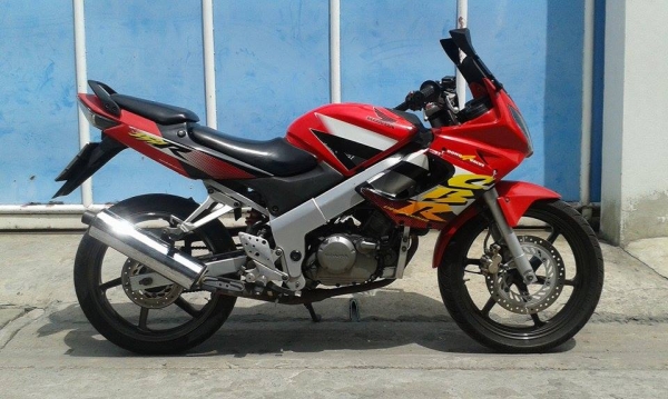 ร้อนเงินขายด่วนๆ cbr150r ปี47 ตัวคาบู ทะเบียน พร้อมโอนภาษีพึ่งขาด 19500