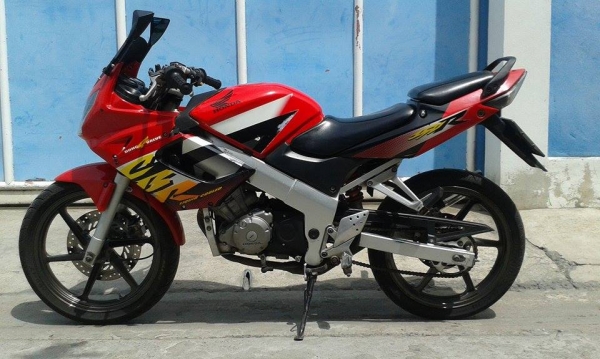 ร้อนเงินขายด่วนๆ cbr150r ปี47 ตัวคาบู ทะเบียน พร้อมโอนภาษีพึ่งขาด 19500