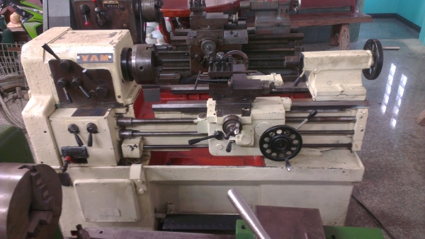 Sell> ขายแท่นกลึงมือสอง Yam Taiwan 4 ฟุต 3 เพลา มีเบลค เครื่องพร้อมใช้งาน หน้าแท่นสวย ราคาโดนใจ นครปฐมครับ