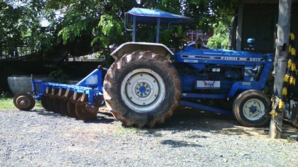 ขายรถไถฟอร์ดปี49 เครื่องT3 สภาพพร้อมใช้งาน มีเล่มทะเบียนพร้อมโอน สนใจโทร090-8588220คุณนะ หรือ www.truck.in.th/498 LINE ID:narong498