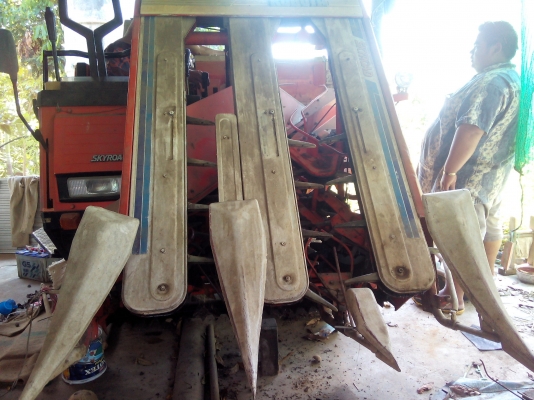 รถเกี่ยวนวดข้าว RX1950A หน้าเกี่ยว1.40M พร้อมใช้งานราคาถูกๆ เจ้าของขายเองครับ