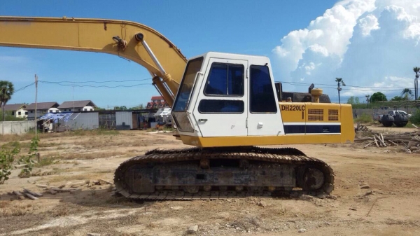 ขายด่วน DAEWOO DH220LC บูมยาว 18เมตร สภาพพร้อมใช้ค่ะ