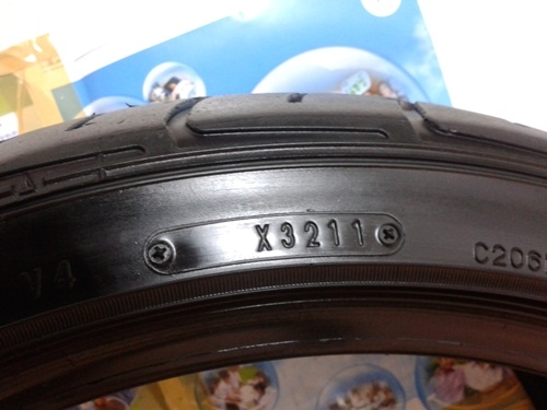 ยาง,225-40-18 DUNLOP DZ101 JP.ดอกหนาปี11แก่ๆหนึ่งคู่ 2,800