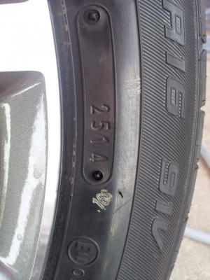 ล้ออัลติสขอบ16ป้ายแดงตุ่มหน้ายางเส้นสียังอยู่