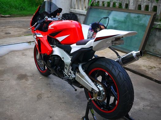 ขาย Cbr92 ตัวคาร์บูร์ไฟฟ้า พร้อมทะเบียนแท้ไม่ขาดต่อ แฟริ่ง Cbr1000 08 เครื่องสดๆ ราคา 98000
