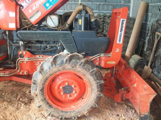 ขายรถไถสภาพดีสุดๆจอดส่วนมากอุปกรณ์3รายการดันหน้าผาน3ผาน6