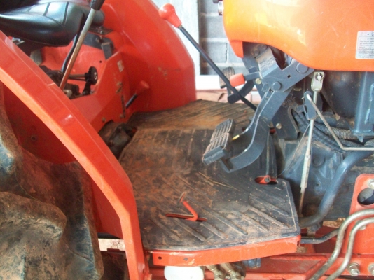 ขายรถไถสภาพดีสุดๆจอดส่วนมากอุปกรณ์3รายการดันหน้าผาน3ผาน6