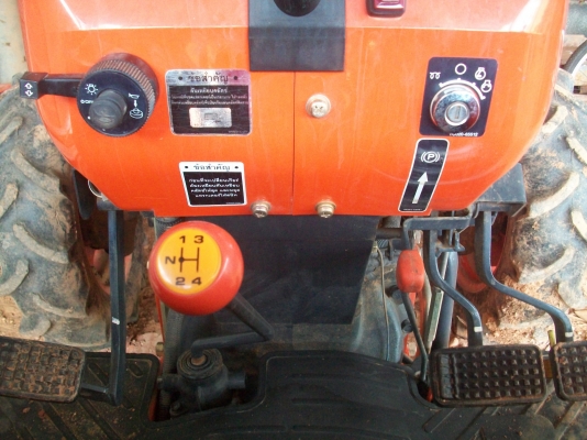 ขายรถไถสภาพดีสุดๆจอดส่วนมากอุปกรณ์3รายการดันหน้าผาน3ผาน6