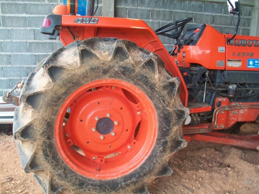 ขายรถไถสภาพดีสุดๆจอดส่วนมากอุปกรณ์3รายการดันหน้าผาน3ผาน6