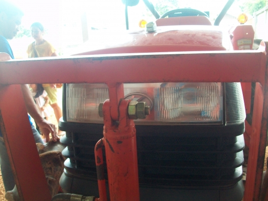 ขายรถไถสภาพดีสุดๆจอดส่วนมากอุปกรณ์3รายการดันหน้าผาน3ผาน6