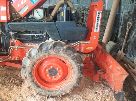 ขายรถไถสภาพดีสุดๆจอดส่วนมากอุปกรณ์3รายการดันหน้าผาน3ผาน6