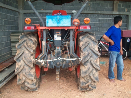 ขายรถไถสภาพดีสุดๆจอดส่วนมากอุปกรณ์3รายการดันหน้าผาน3ผาน6