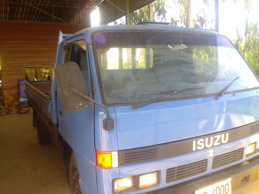 หกล้อ อีซูซุ NPR110แรง สภาพดีพร้อมใช้งาน ทะเบียนพร้อมโอน