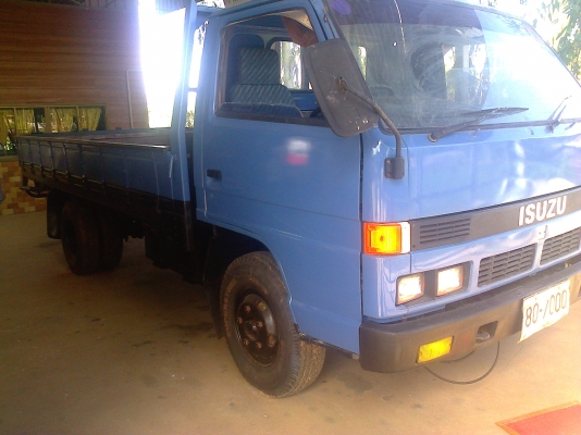 หกล้อ อีซูซุ NPR110แรง สภาพดีพร้อมใช้งาน ทะเบียนพร้อมโอน