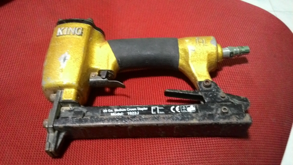 ปืนยิงแม๊คลม(ขาคู่) ยี่ห้อ king 1022j สภาพพร้อมใช้งานครับ