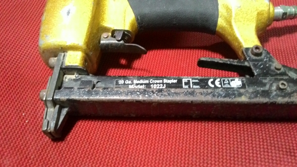 ปืนยิงแม๊คลม(ขาคู่) ยี่ห้อ king 1022j สภาพพร้อมใช้งานครับ