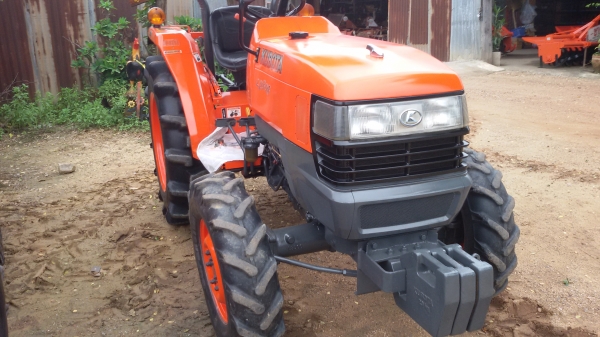 ปัญญาแทรคเตอร์มาแล้ว...จัดมาให้ครับ คูโบต้า L2808 ตัวเปล่า จัดส่ง อ.บ้านไร่ จ.อุทัยธานี