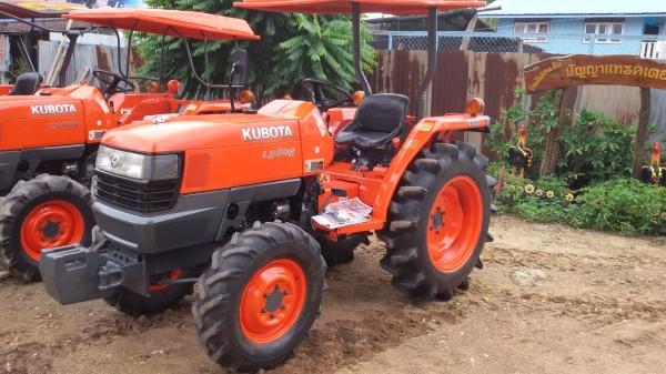 ปัญญาแทรคเตอร์มาแล้ว...จัดมาให้ครับ คูโบต้า L2808 ตัวเปล่า จัดส่ง อ.บ้านไร่ จ.อุทัยธานี