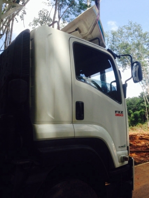 ขายรถ10ล้อดั้ม ISUZU MP1FXZ7779T เครื่อง 360 แรงม้า สนใจโทร 081-9701072