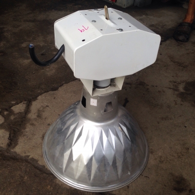 ขายโคมไฟโรงงาน AEC ขนาด 400 W ไฟบ้าน 220 V สภาพสวยมาก มาพร้อมกล่องกระดาษ ใช้งานมาน้อย มี 17 ดวงครับ