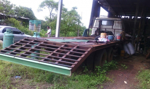 10ล้อท้ายลาด