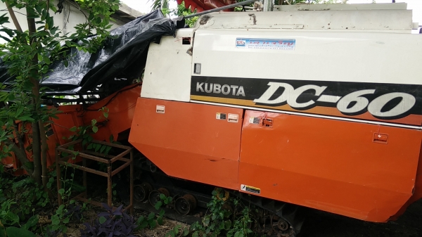 ขายยกแก็งค์"รถเกี่ยวข้าวDc6oplus 2คัน+ปิ๊กอัพnissun1คัน+พ่วงลาก ราคา 799000 บาท