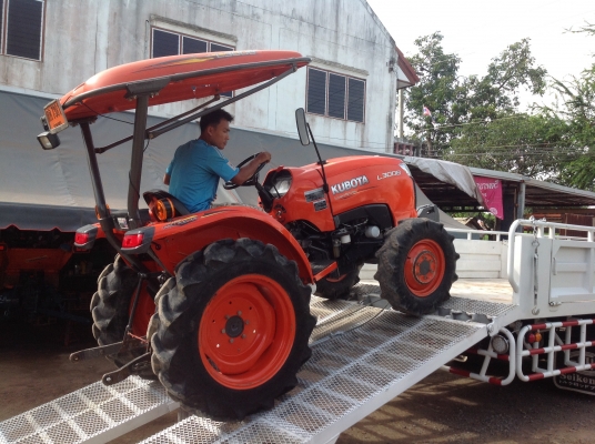 ปัญญาแทรคเตอร์มาแล้ว...จัดมาให้ครับ รถไร่ สีเดิมๆ คูโบต้า L3008 ผาน5 ตราช้าง พร้อมส่งทั่วไทย